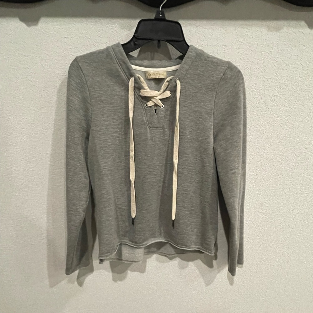 cropped grey sweatshirt